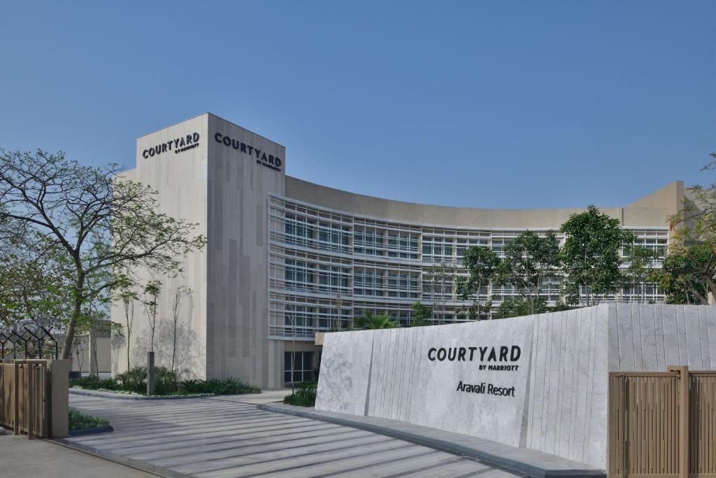 Courtyard By Marriott Aravali Resort Hotel Escorts New Delhi
